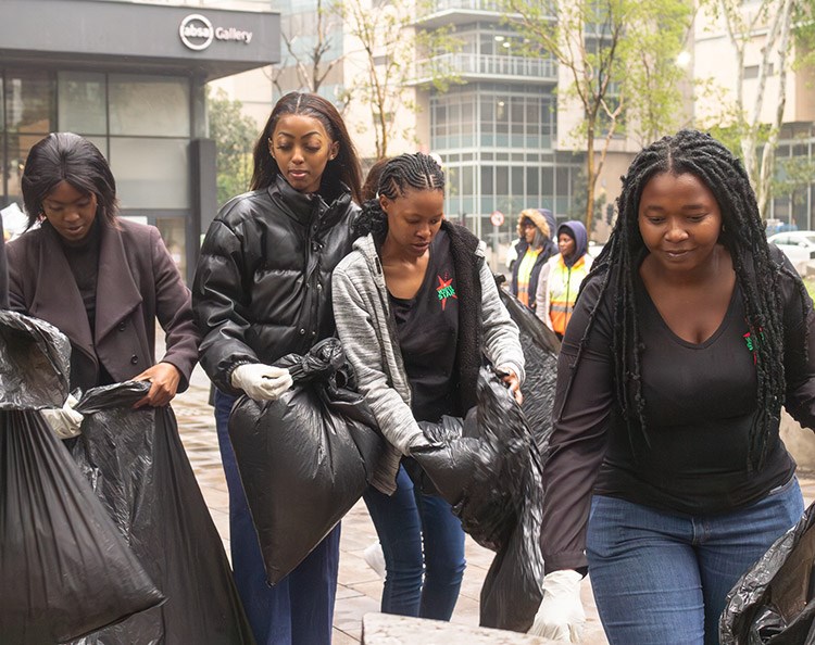 White Star Miss Soweto Top 40 Contestants Embark on City Clean-Up Mission Article Image