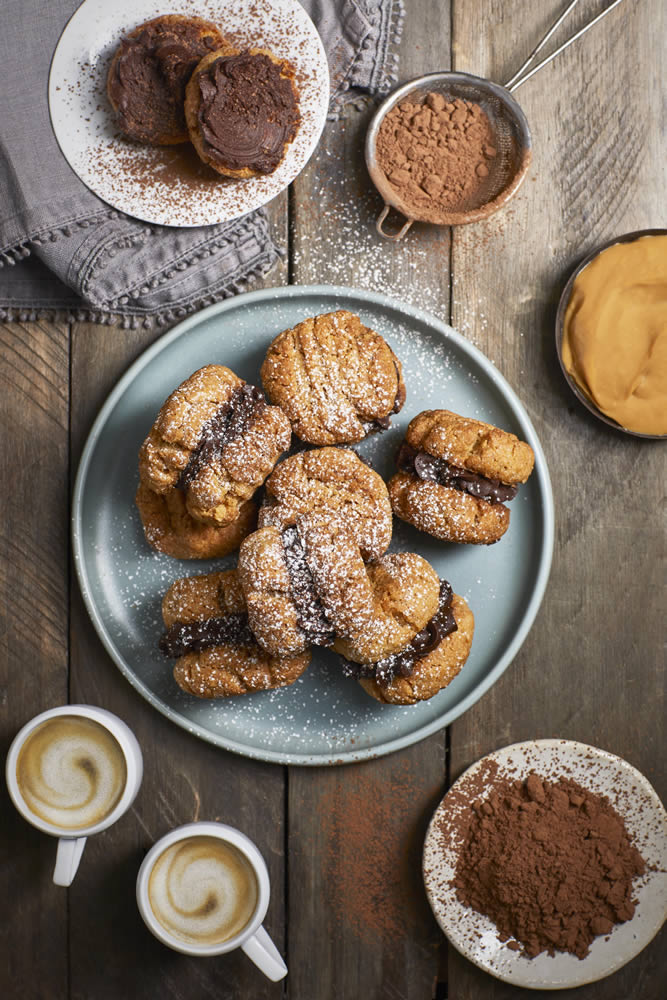 PEANUT BUTTER & CHOCOLATE COOKIE SANDWICH Recipe Image