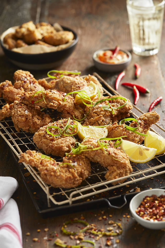 SOUTHERN FRIED MAIZE MEAL CHICKEN WINGS CRISPY CHILLI MAIZE MEAL CAKES Recipe Image